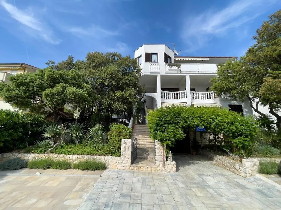 2 Bedroom Apartment With Sea View Mandre